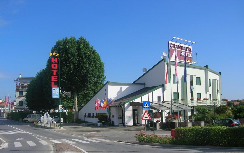 Hotel Granbaita Savigliano Buitenkant foto